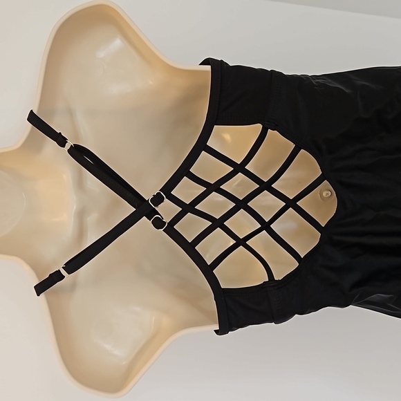Kona Sol Size M Black criss-cross back One-piece strappy swimsuit summer outfit - Picture 10 of 16